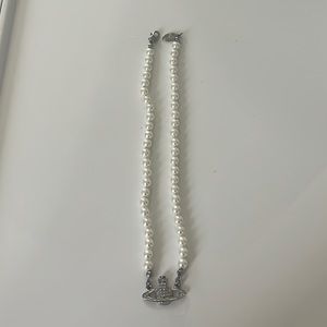 VIVIENNE WESTWOOD SILVER ORB PEARL CHOKER NECKLACE